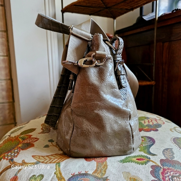 Soprano patent leather satchel with alligator embossed design. Dark taupe. - Picture 4 of 15